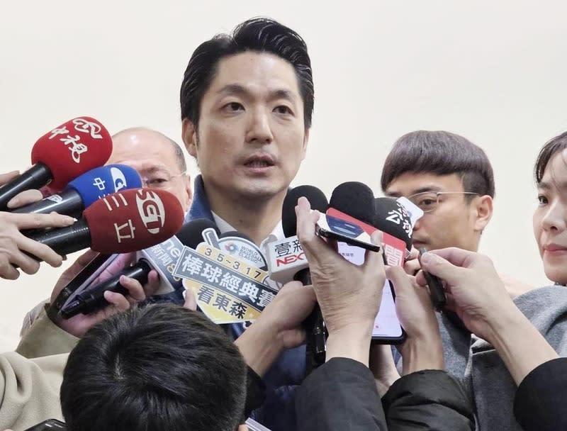 记者当面追问：你是台湾人还是中国人？蒋万安的回答让人意外——只认"台湾人"，绝口