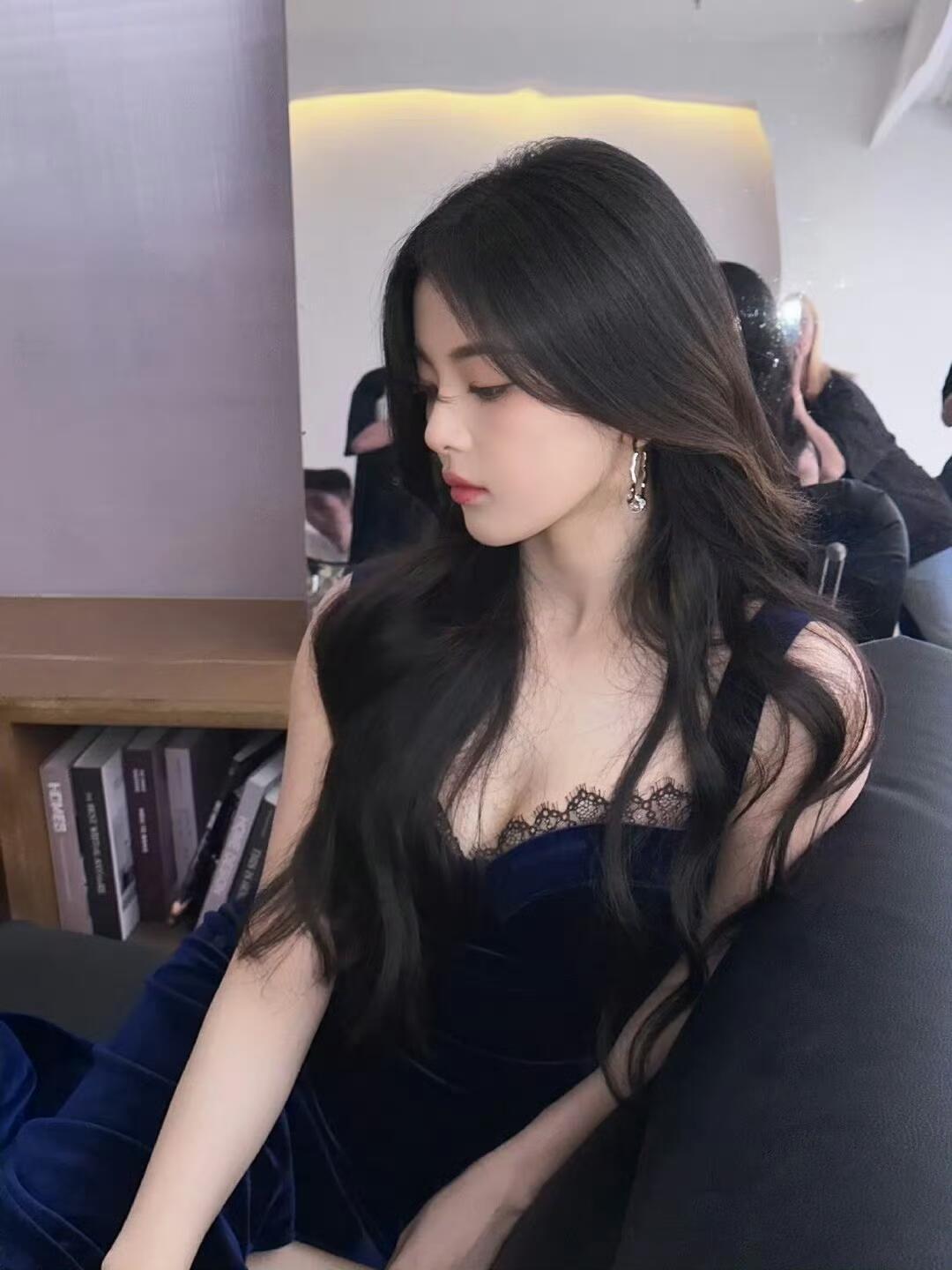 杨超越 末世文女主 杨超越的身材一直很曼妙 杨超越惊人的腿长和比例