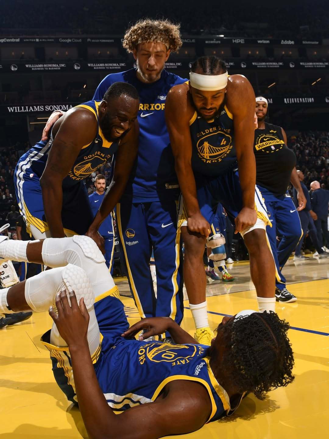 开拓者vs勇士｜巴特勒赛后ins返图💙💛开拓者vs勇士金州勇士