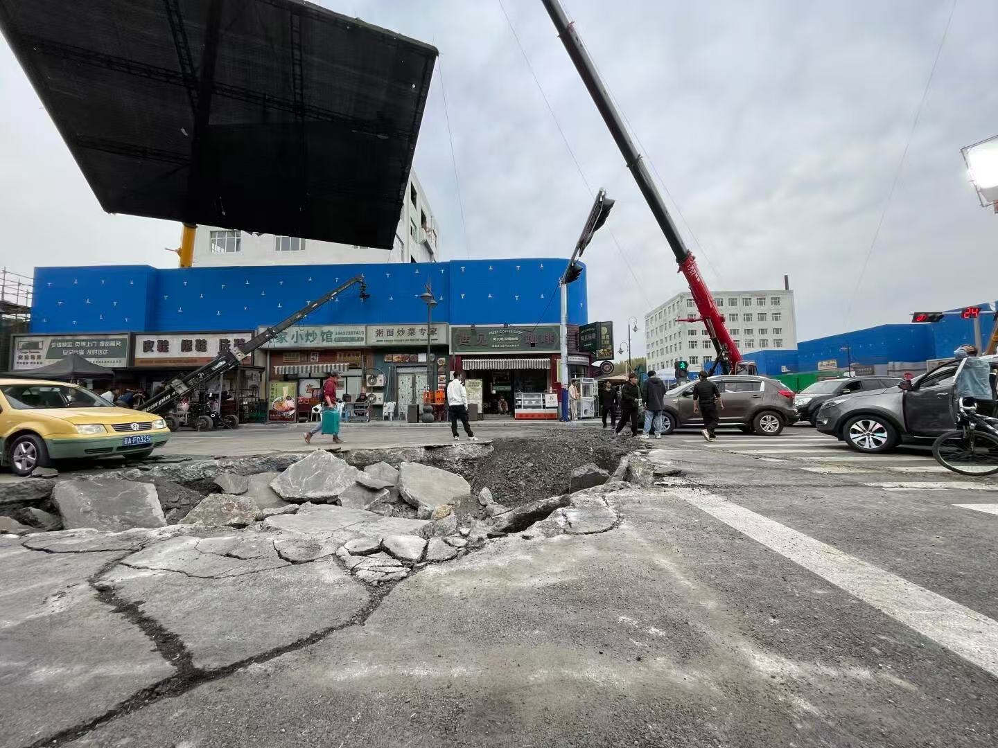 特立独行照进现实看到鹤岗那条新闻一下子就想到了《特立独行》，因为这电影也是在鹤岗
