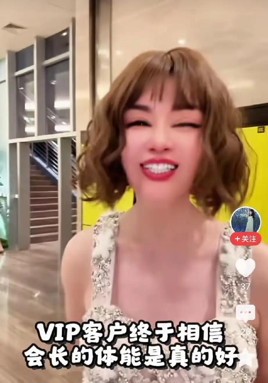 于文红早就该被头条封号了。

前几天，她跑到徒弟郑某家门口和人家吵架，还在现场开
