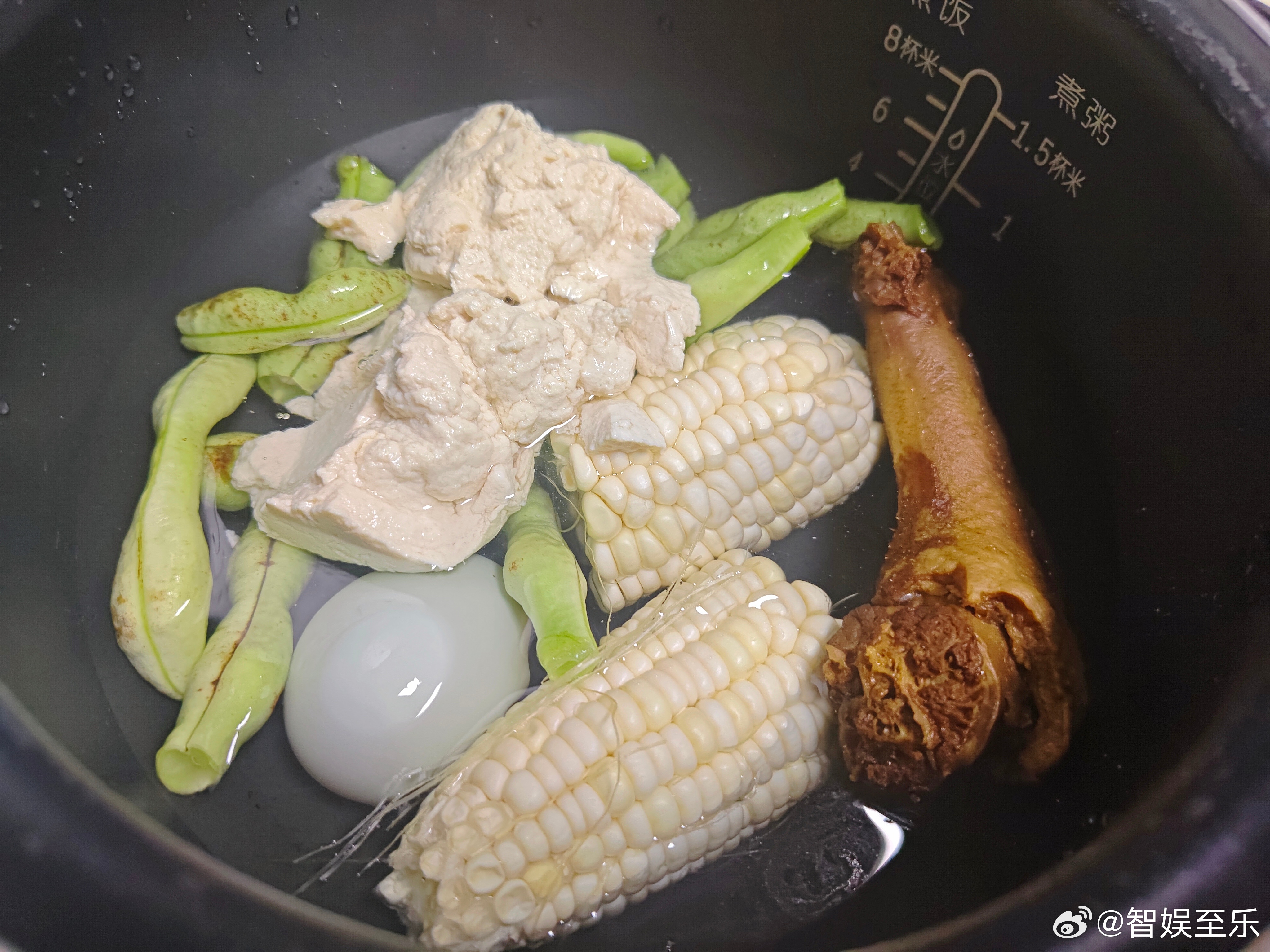经常靠谱，经常不靠谱！主食与副食的混搭，素与荤的邂逅，卤味鸡脖子玉米咸鸭蛋四季豆