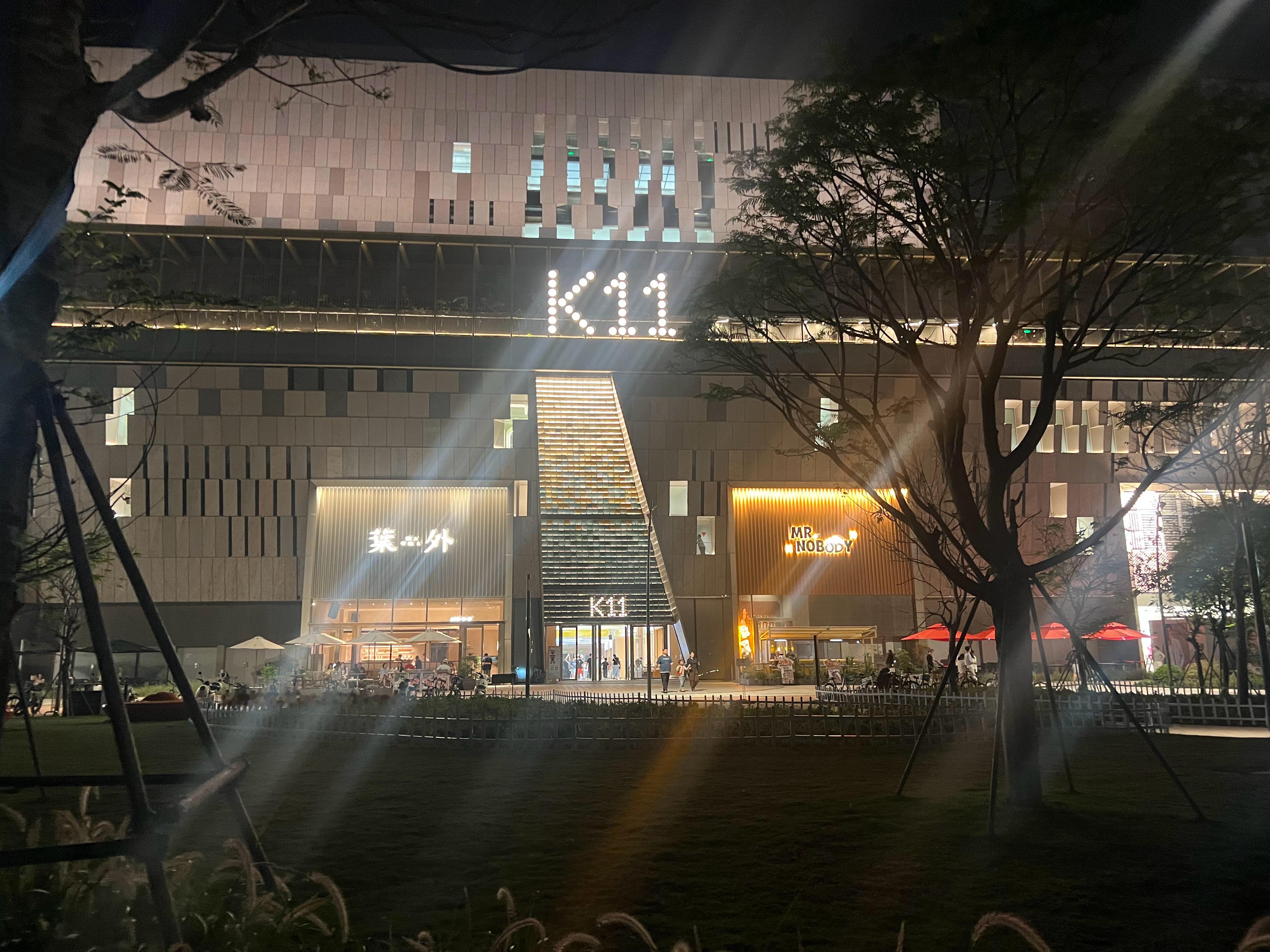 智慧就是，把话变少，把日常的行动变多，变丰富。 