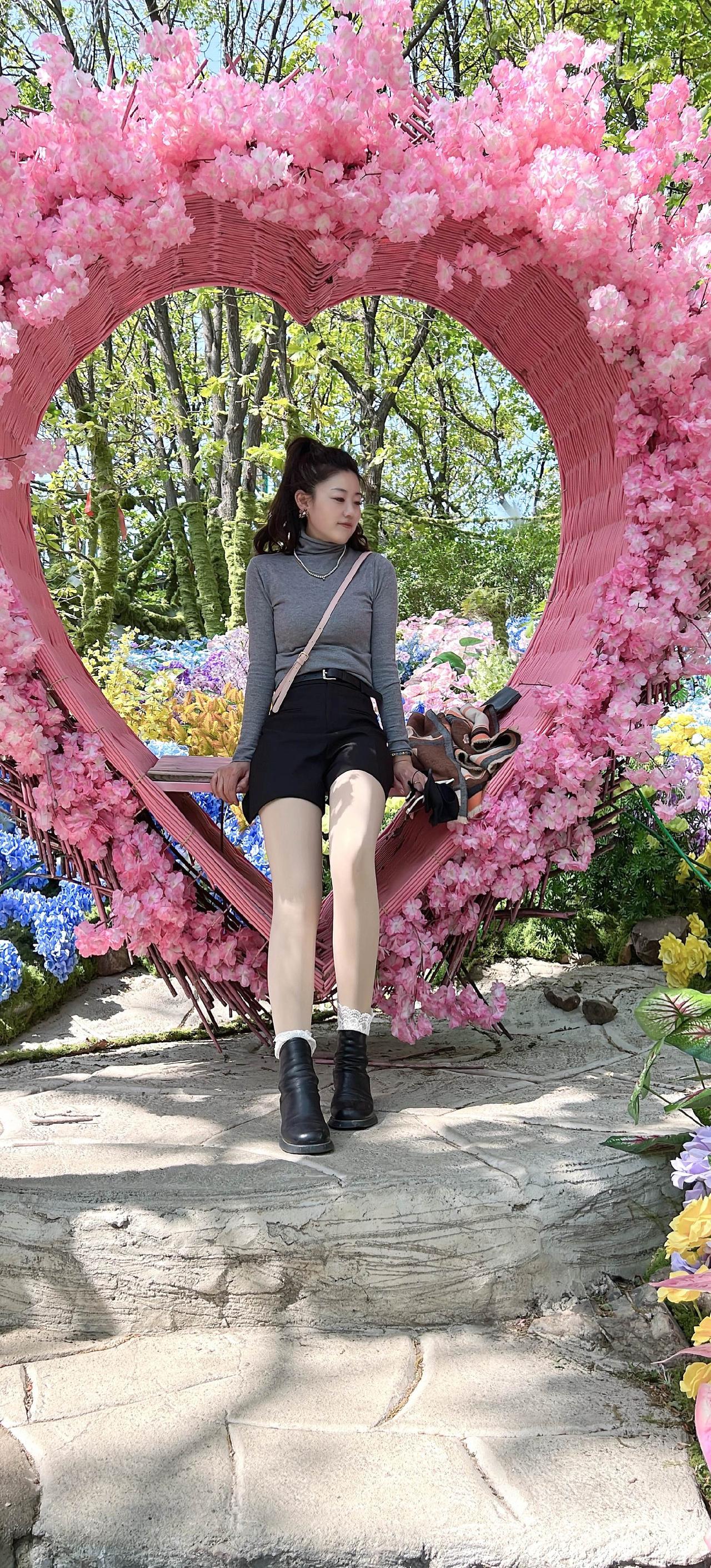 心形装置拍照 花海拍照打卡装置