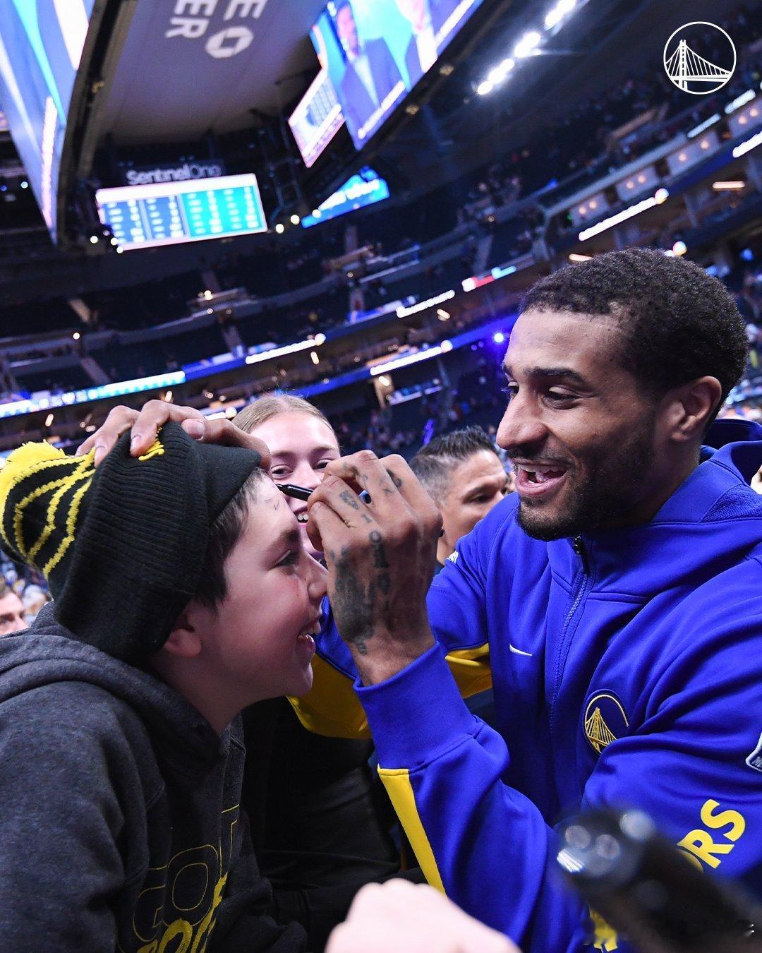 谈到维金斯和克莱近期的表现，佩顿二世说道：“他们两个遇到的压力比他们之前经历的要