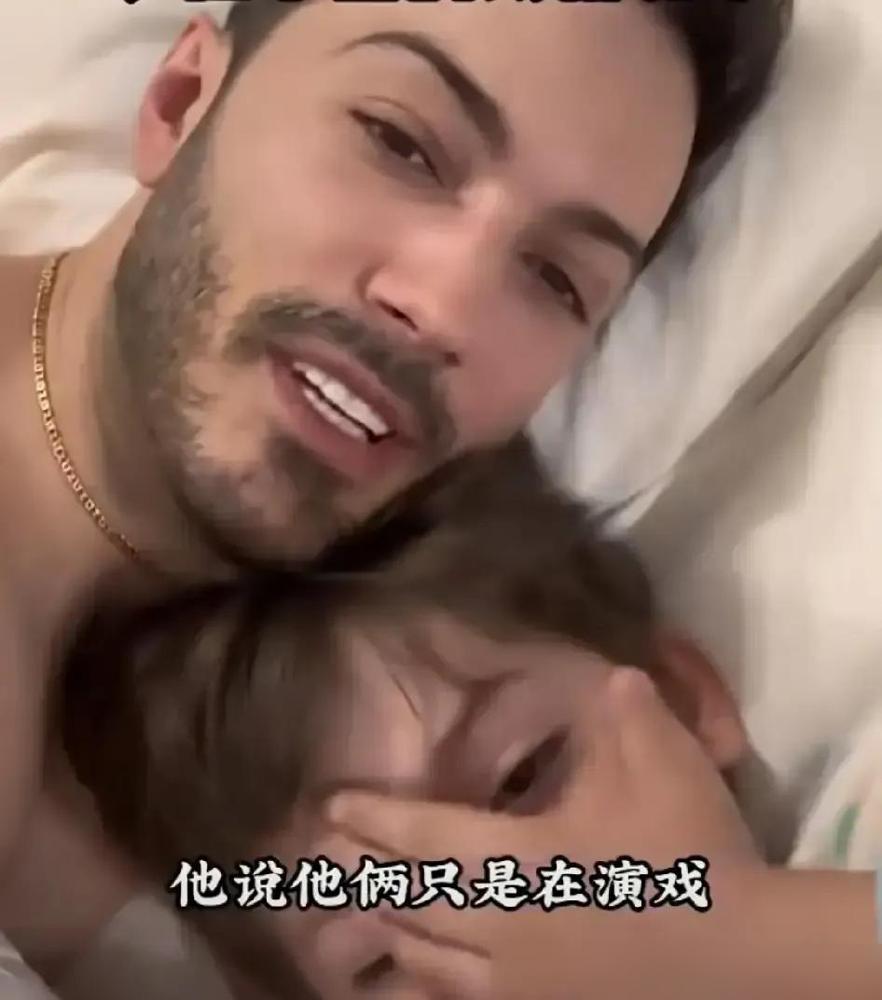 罗兰多深夜开播，没说带货，先聊儿子小宝入学的事，说着说着就红了眼。

事情其实很