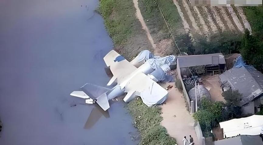 1985年8月，我国一架轰5轰炸机在训练中意外飞入韩国领空，并紧急迫降，不幸的是