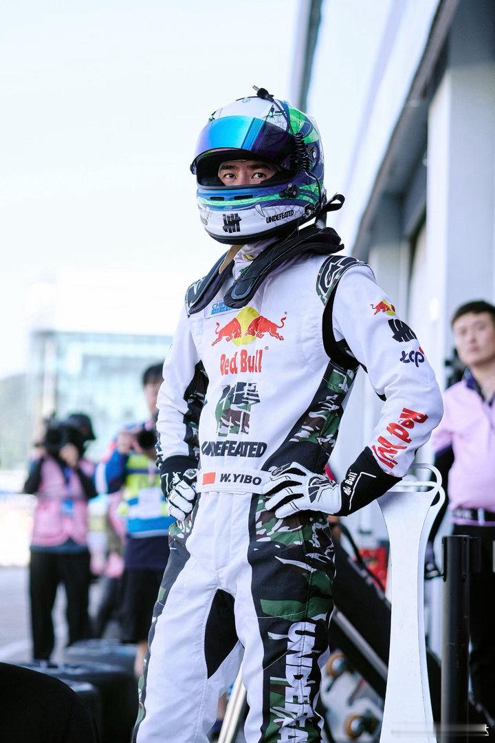 王一博｜85RACING wyb 王一博  「试车日 𝗗𝗔𝗬 𝟮」引擎声