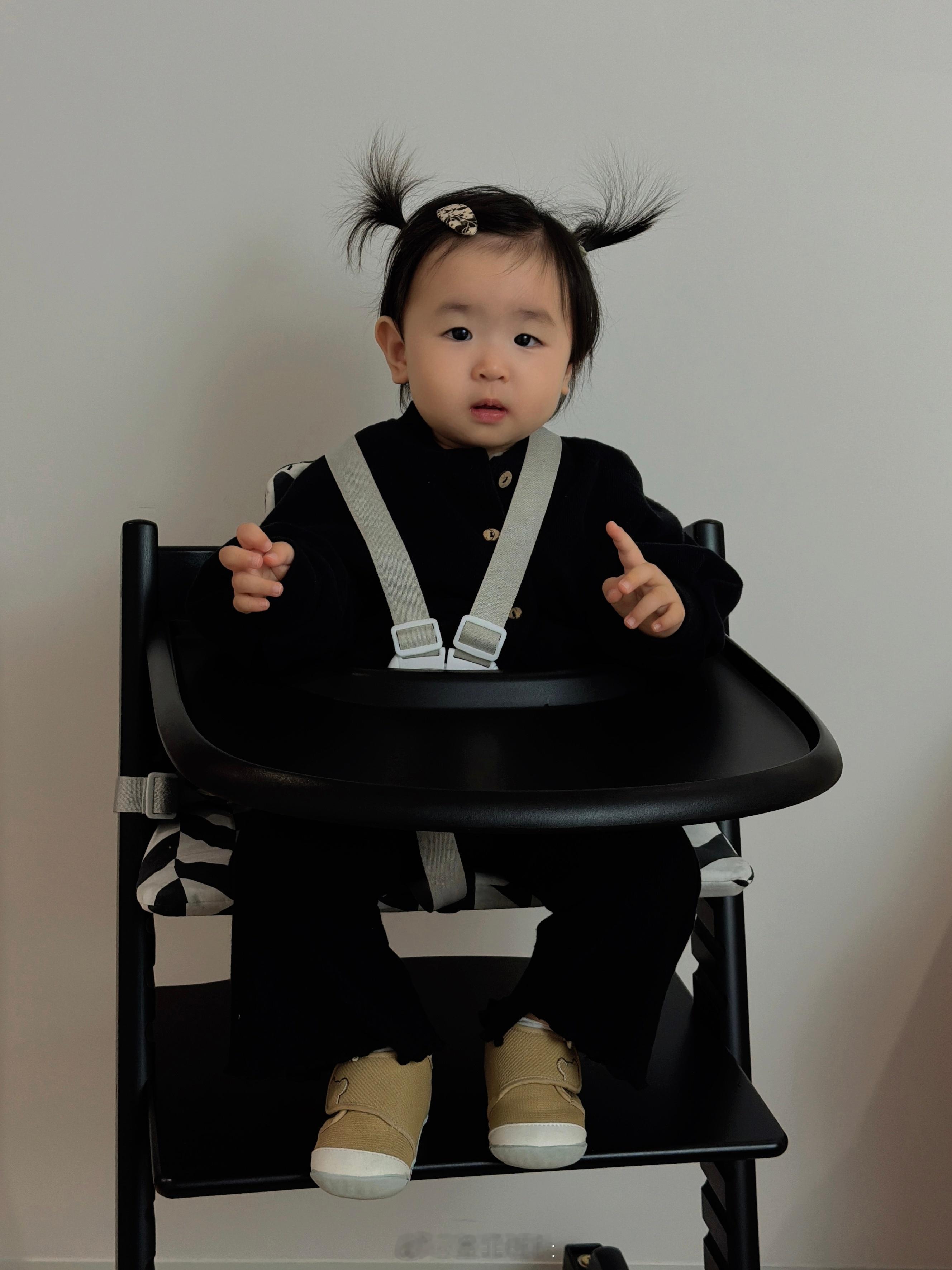 11月，这个小孩快一岁了[心][心] ​​​