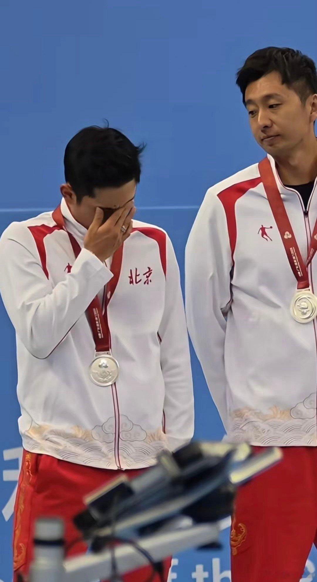 小商不哭一金一银已经超棒咯