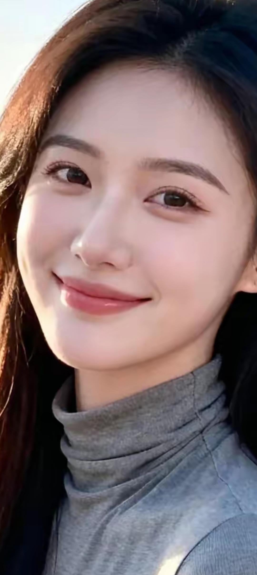 温柔微笑，元气满满的一天！😊