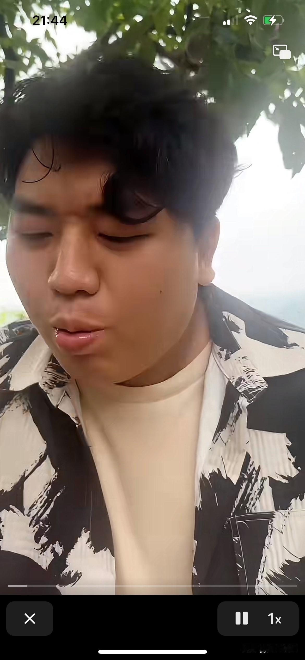 全红婵哥哥全进华这次直播出现问题了，自己也不知道这个三华李是什么味道，就是想尝一