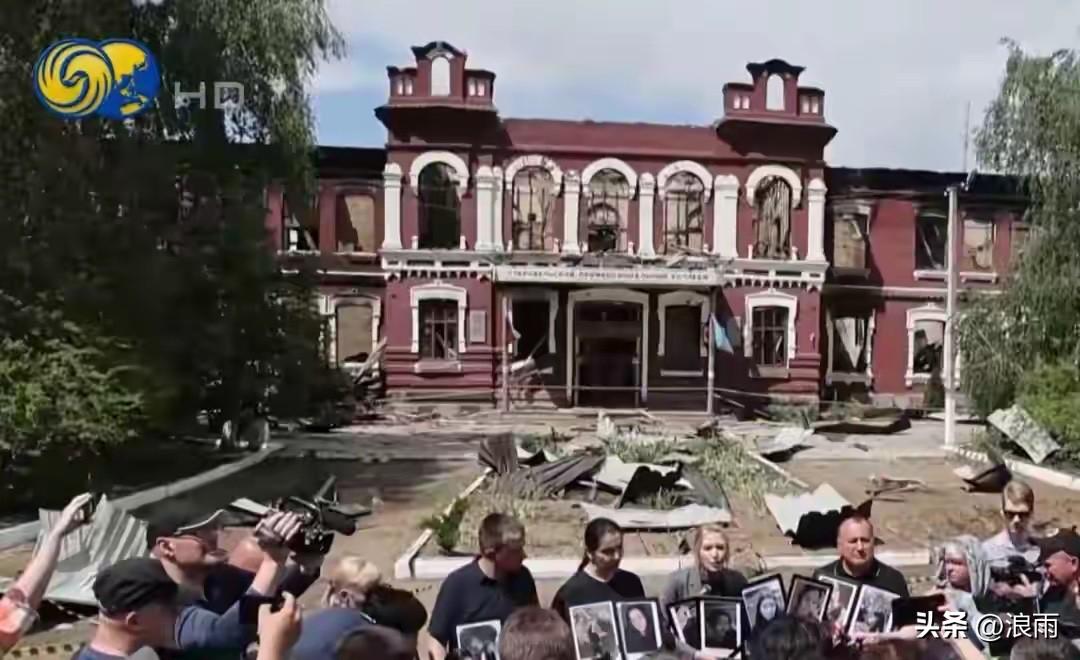 乌克兰这回上演的是苦肉计吗，不知道谁给泽连斯基出的主意，去袭击卢甘斯克地区的学校