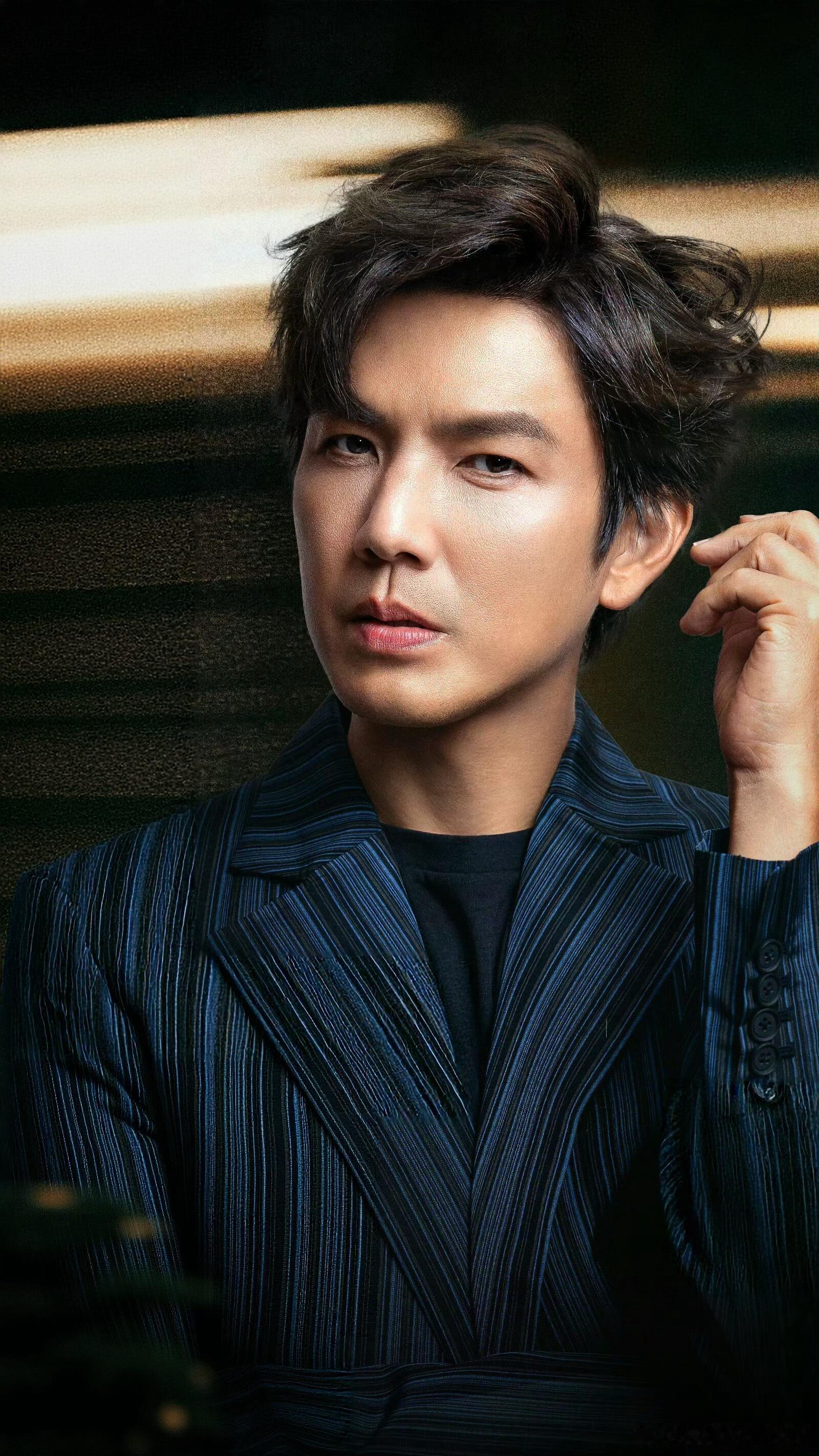 谁教钟汉良这么答题的谁教钟汉良这么答题的，笑不活了！唐国强邵兵用敞衣表现“双开门