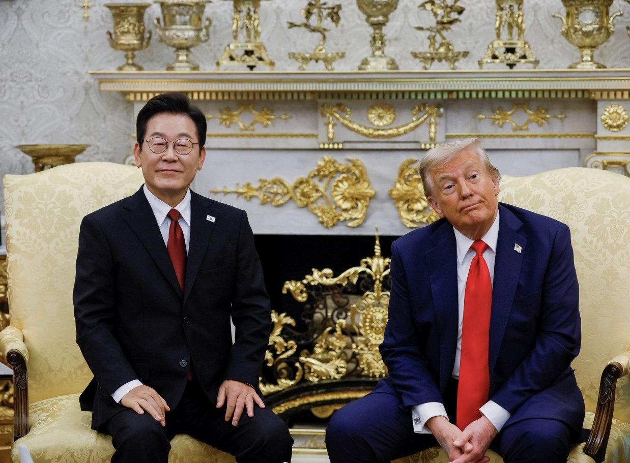 韩国总统李在明与特朗普白宫会谈后，带领三星、现代等16家韩国巨头与美企签署11项