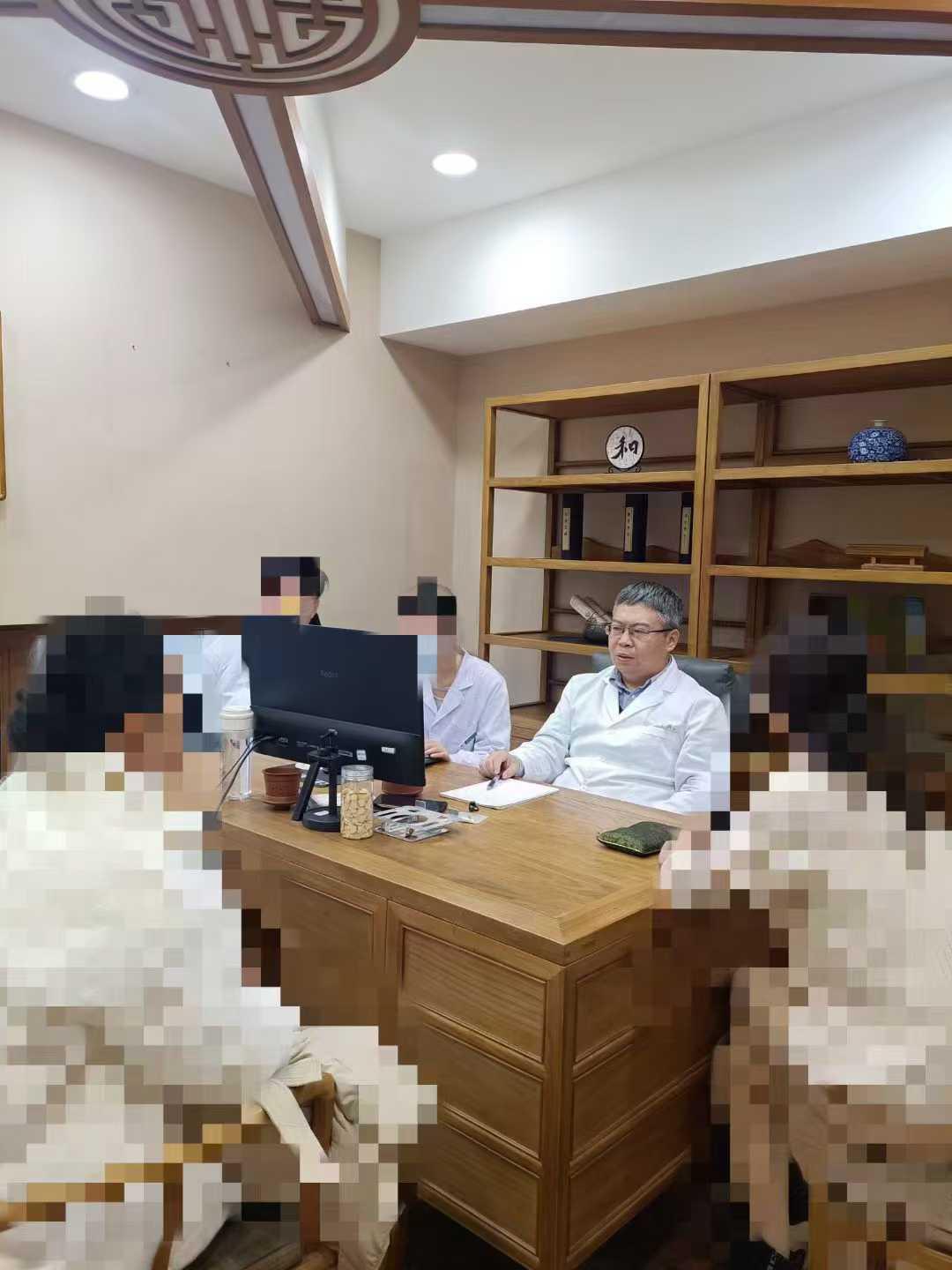 上周接诊了刘女士，她说近 2 个月来月经量明显变少，一开始以为是作息乱的，没太在