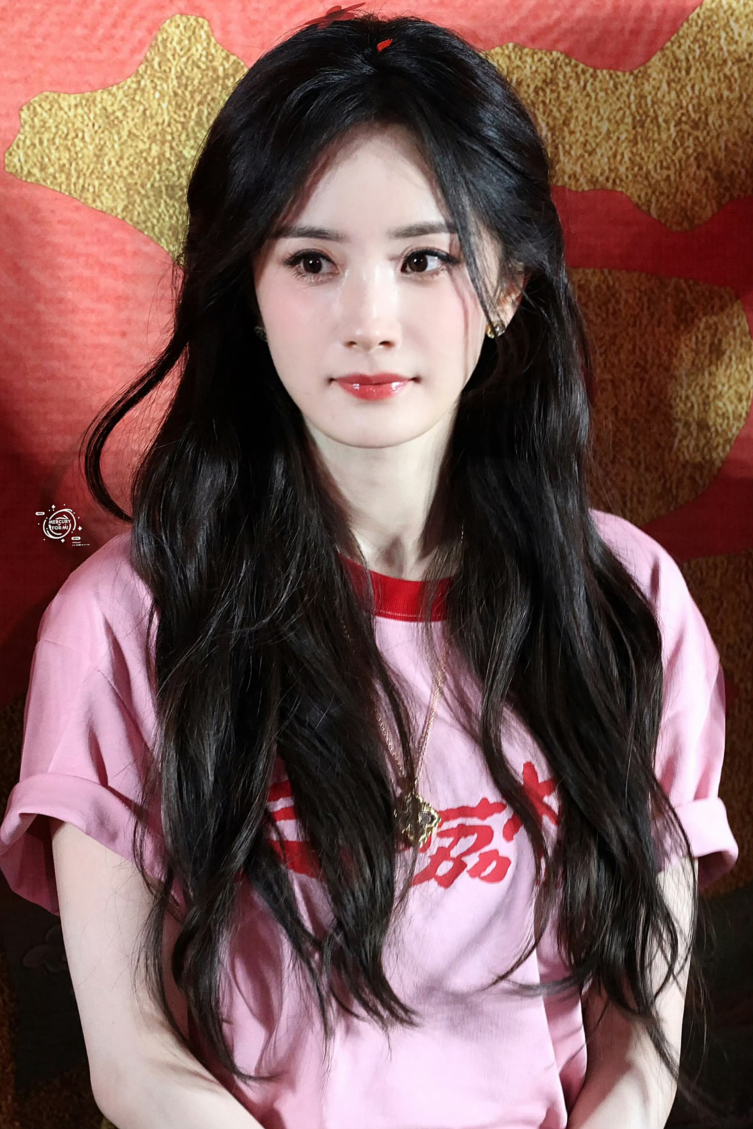 幂最近感觉又嫩回早期了 我才发现原来一个人最美最显年轻的根本不是皮相又骨相的 是