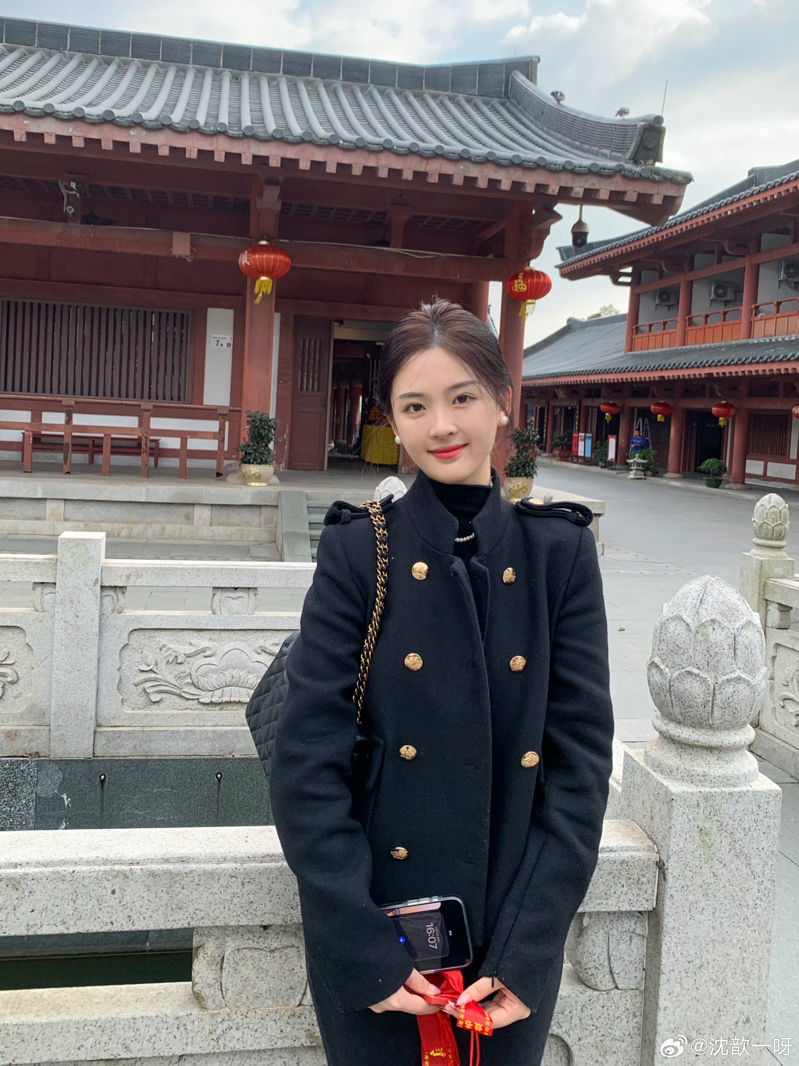 今天像不像体制内公务员 一身正气 ​​​