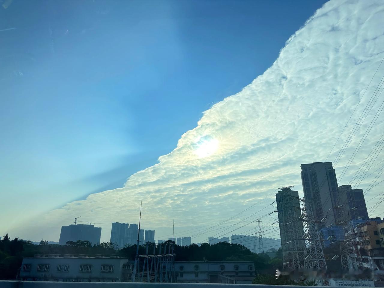 犹如一汪倾泻…