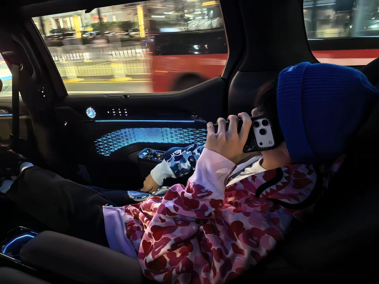 还好当时买的银色 又能装一年了 从现在开始 它正式更名为iPhone 18 Pr