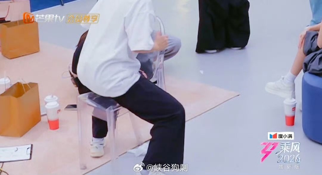 曾沛慈无效吹口哨乘风2026嘴巴用力半天没有口哨声，曾沛慈憋红脸颊的样子又呆萌又