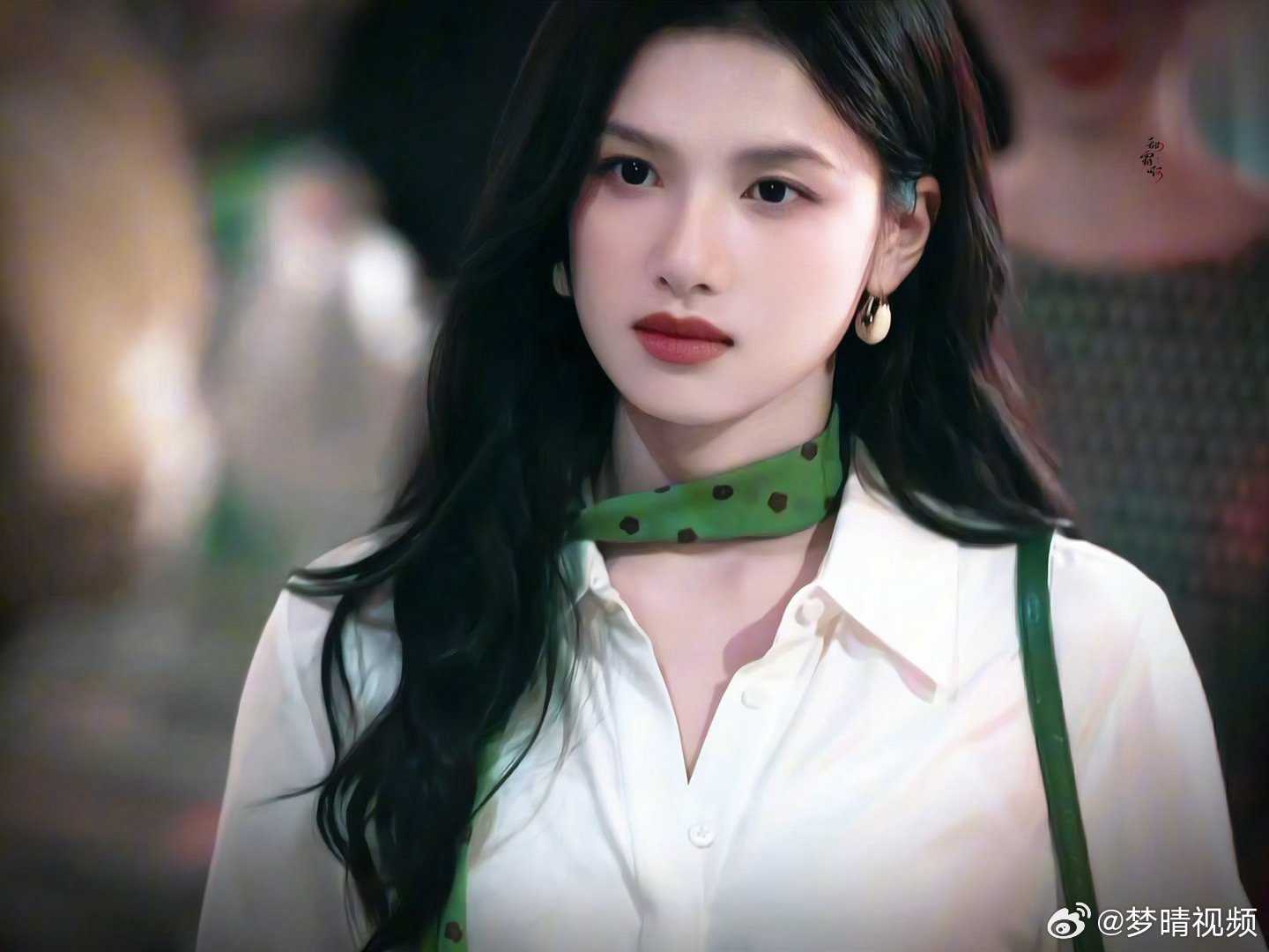 张婧仪这个奔跑镜头张婧仪野狗骨头现挂谁能躲过张婧仪雨夜奔跑名场面，剪影氛围感氛围