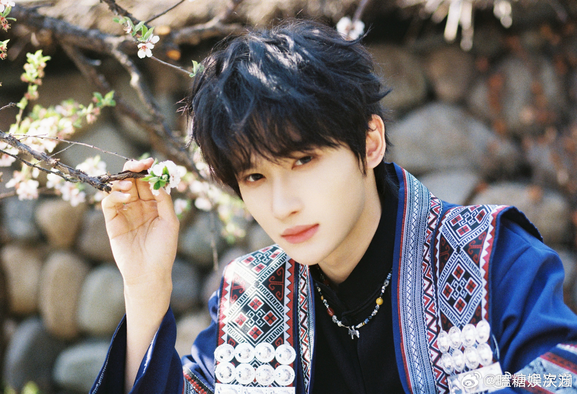 余宇涵公司年会中了一等奖我们的爸爸余宇涵在连麦直播里毫不掩饰自己的开心，公司年会