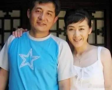 她被前夫一巴掌扇跑，转头嫁给世界冠军，如今53岁活成人生赢家！ 