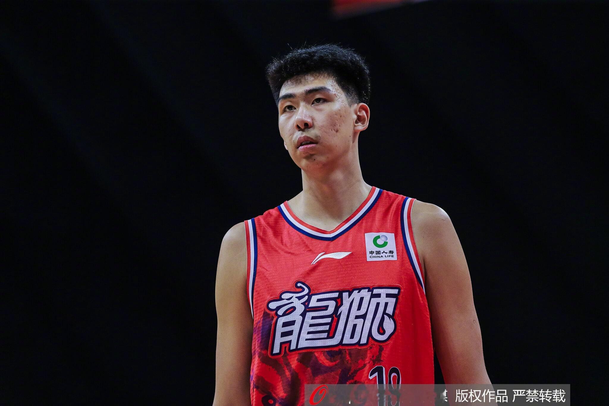 五支NBA球队有意邀请徐昕赴美试训！直播吧消息，已经有5支NBA球队已经向广州男