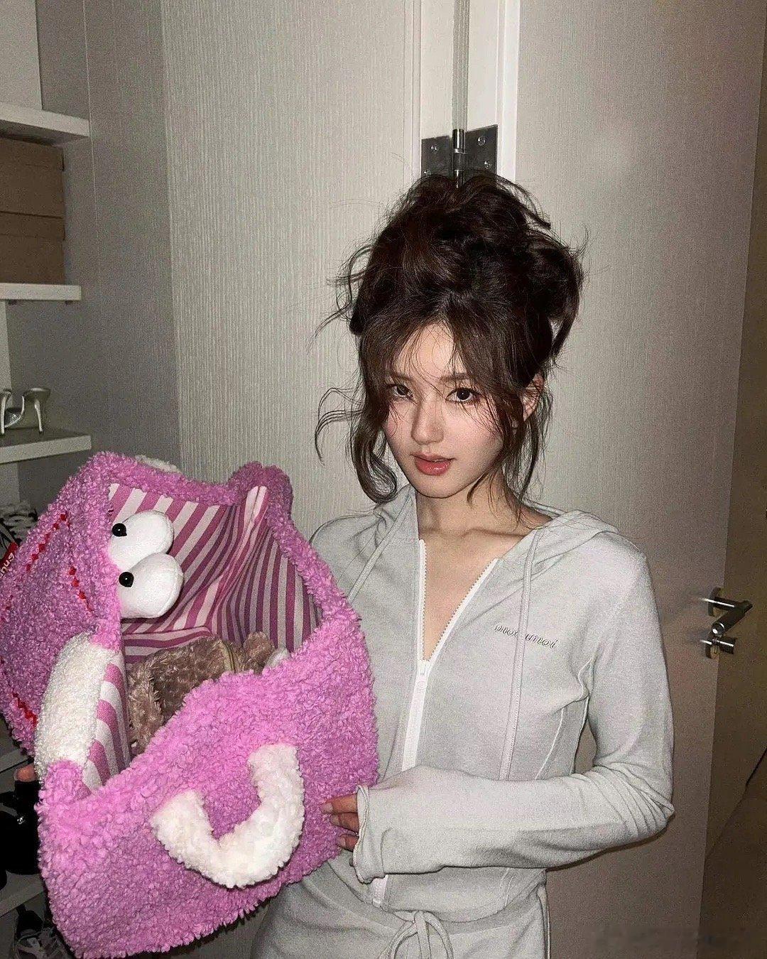 赵露思这种风格很出圈啊，怎么现实没有这样 ​​​
