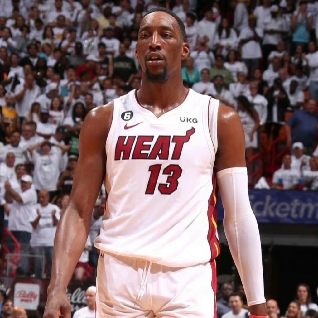 此巴约非彼巴约！
最近阿德巴约很火，因为他在NBA单场比赛拿到83分，震惊世界。