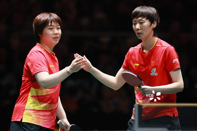 国乒女双顺利终结比赛251206成都混团世界杯 | VCG蒯曼王曼昱vs张本美和
