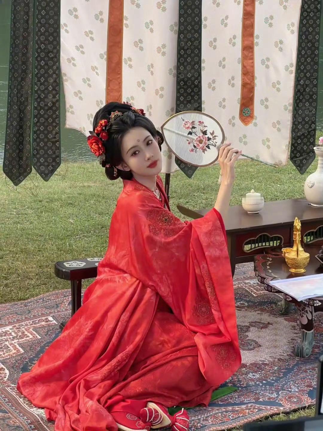 孟子义这么多这么多美照！！！我的头像又要一天一换了[嘻嘻][嘻嘻] ​​​