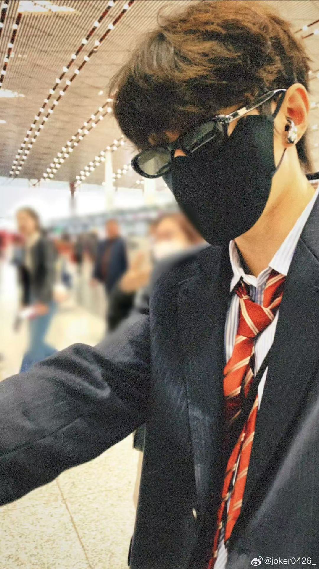 代旭机场校服造型代旭学院风机场造型 好适配这个学院风西装，少年感满满代旭