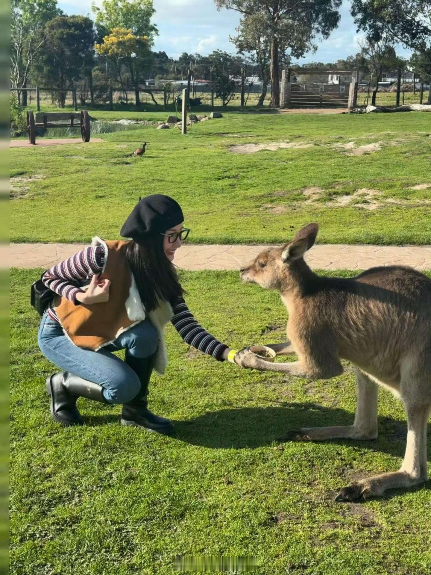 毛晓彤充满生命力的美一笑起来整个人都在闪闪发光！松弛又自在的从容，眼中满满都是充