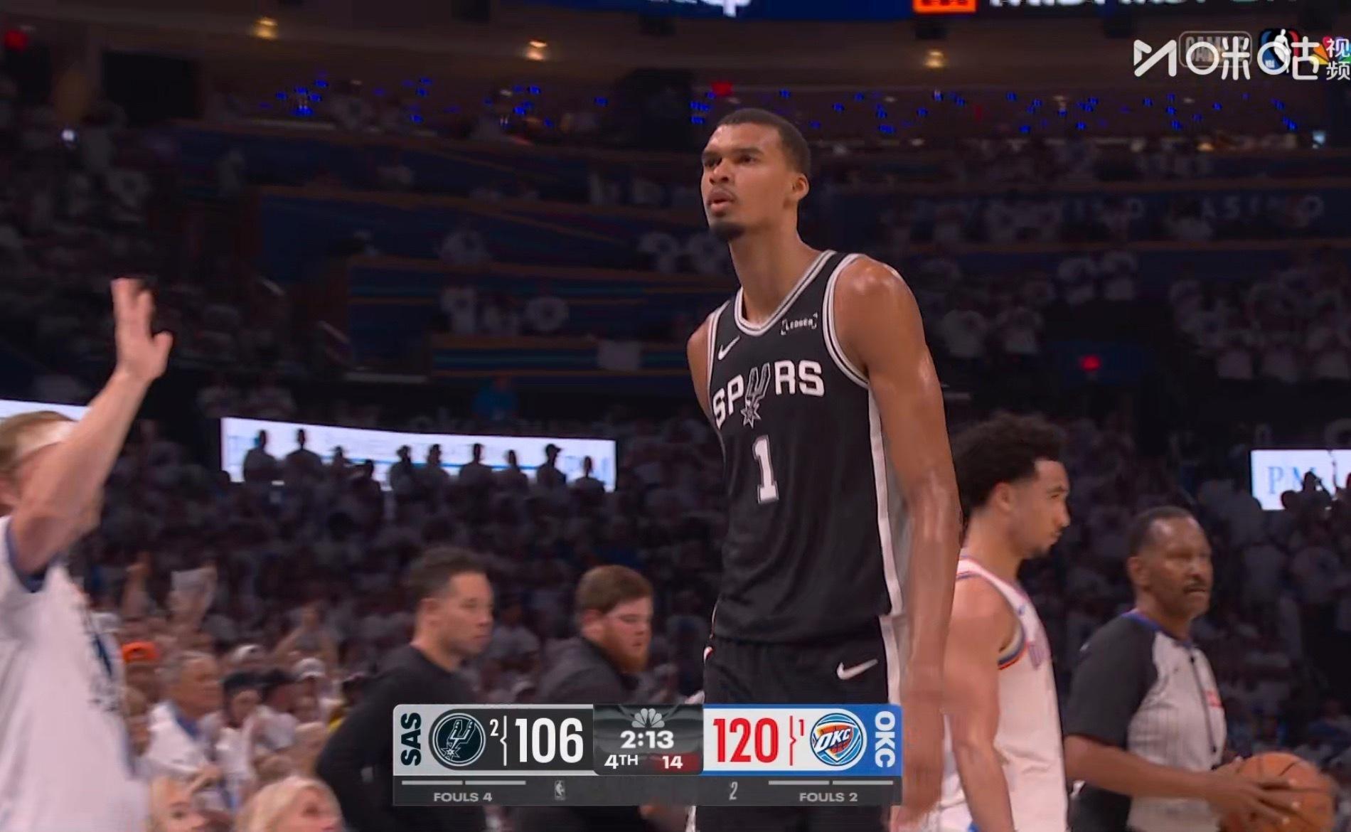 NBA  比赛结束，马刺换下文班，放弃了，雷霆赢下天王山，系列赛3-2马刺拿到赛