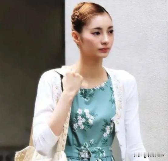 作为日本顶级财阀家族丰田集团的太子爷，同时也是2500亿美元财产的唯一继承者，令