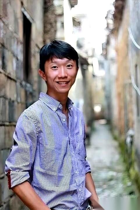 就《狂飙》里那个麻子，一个哆嗦直接封神了。
全网都在传那个表情包，但有几个人，能