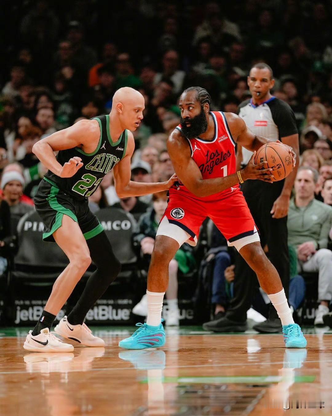 哈登半节18分险上演麦迪时刻，快船憾负绿军！

凌晨开始的一场NBA常规赛，快船