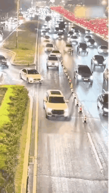 依次交替行驶，
这样才是最快的，
但是现实很多人都没这样做。