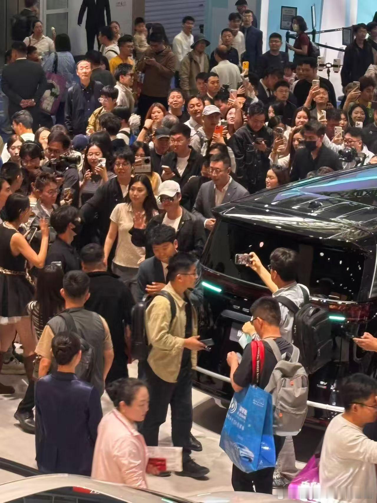 吴京准备买 第二代腾势D9？2026北京车展大v聊车第二代腾势d9