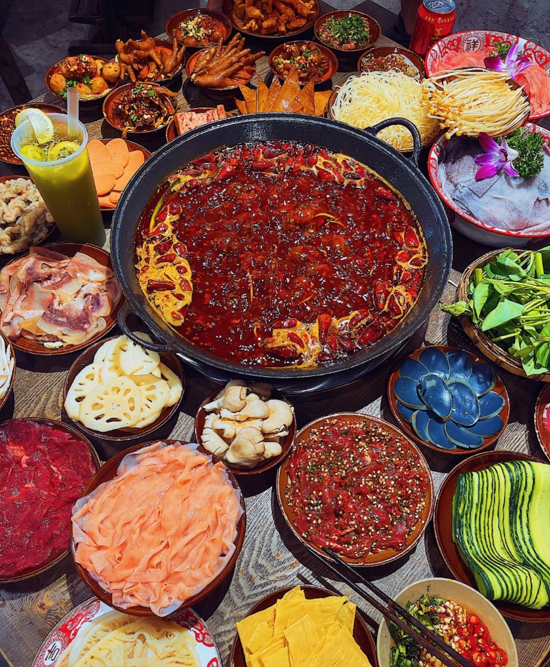 巴奴老板回应月薪5千不要吃火锅  确实没毛病！餐饮行业真的是老百姓给你们惯的！月