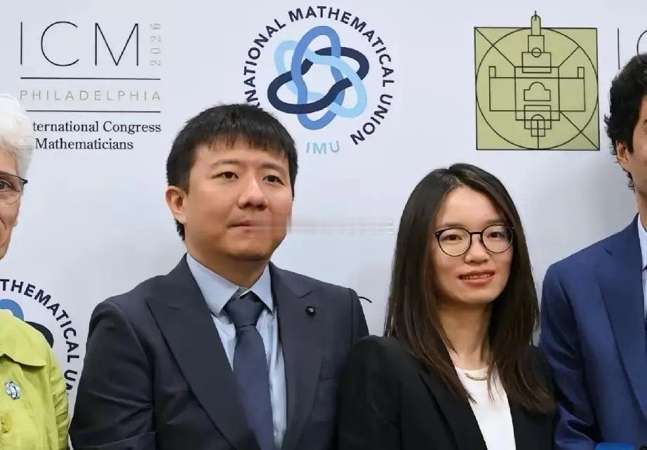 王虹与邓煜身上有一个很相似的特质：他们在很大程度上跳出了“谋生赚钱、争当人上人”