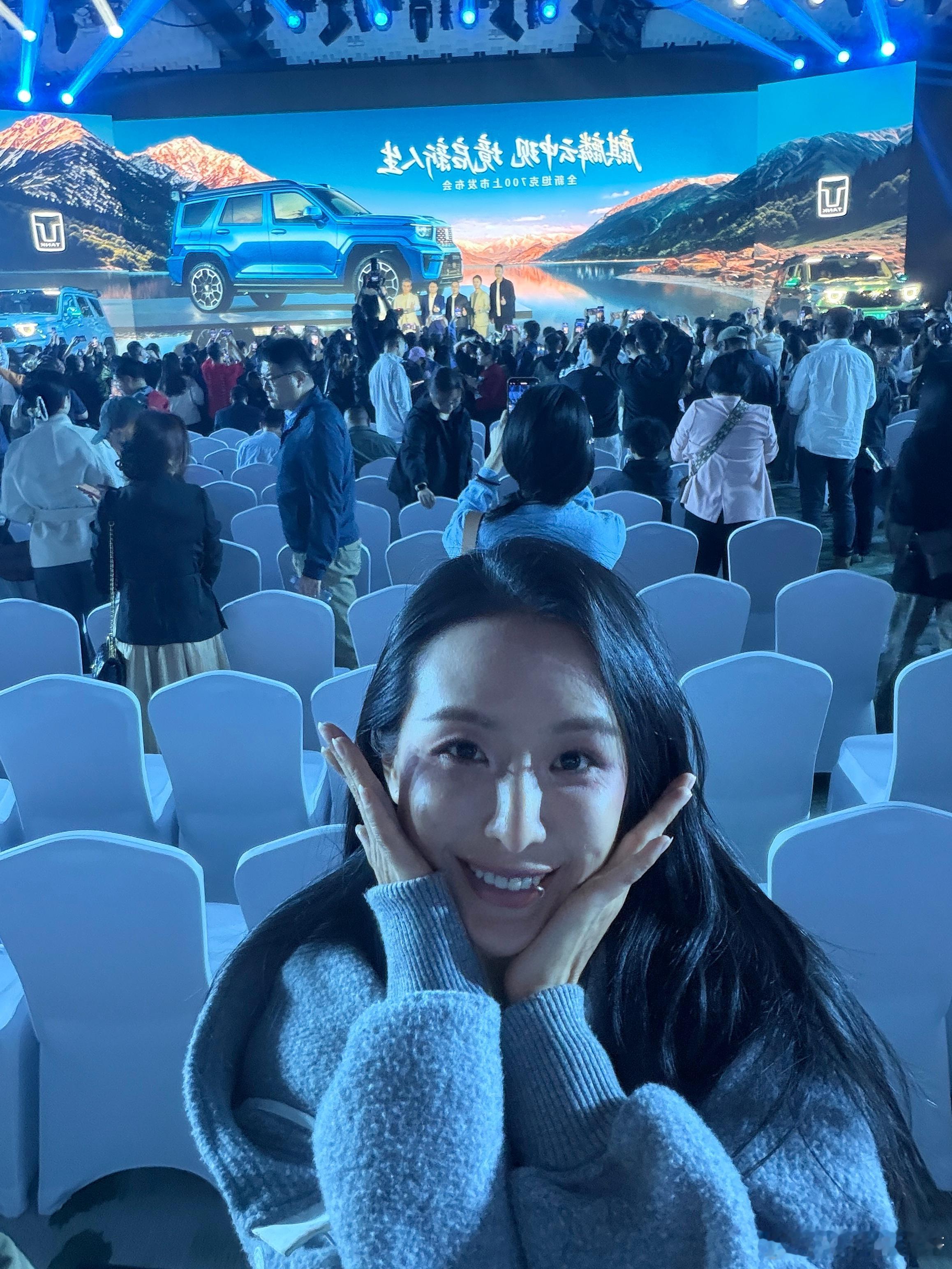 唐小龙、祁厅长、张铭阳都来了！我想想，还是和他们合个影吧李乃文许亚军孙岩 保定·