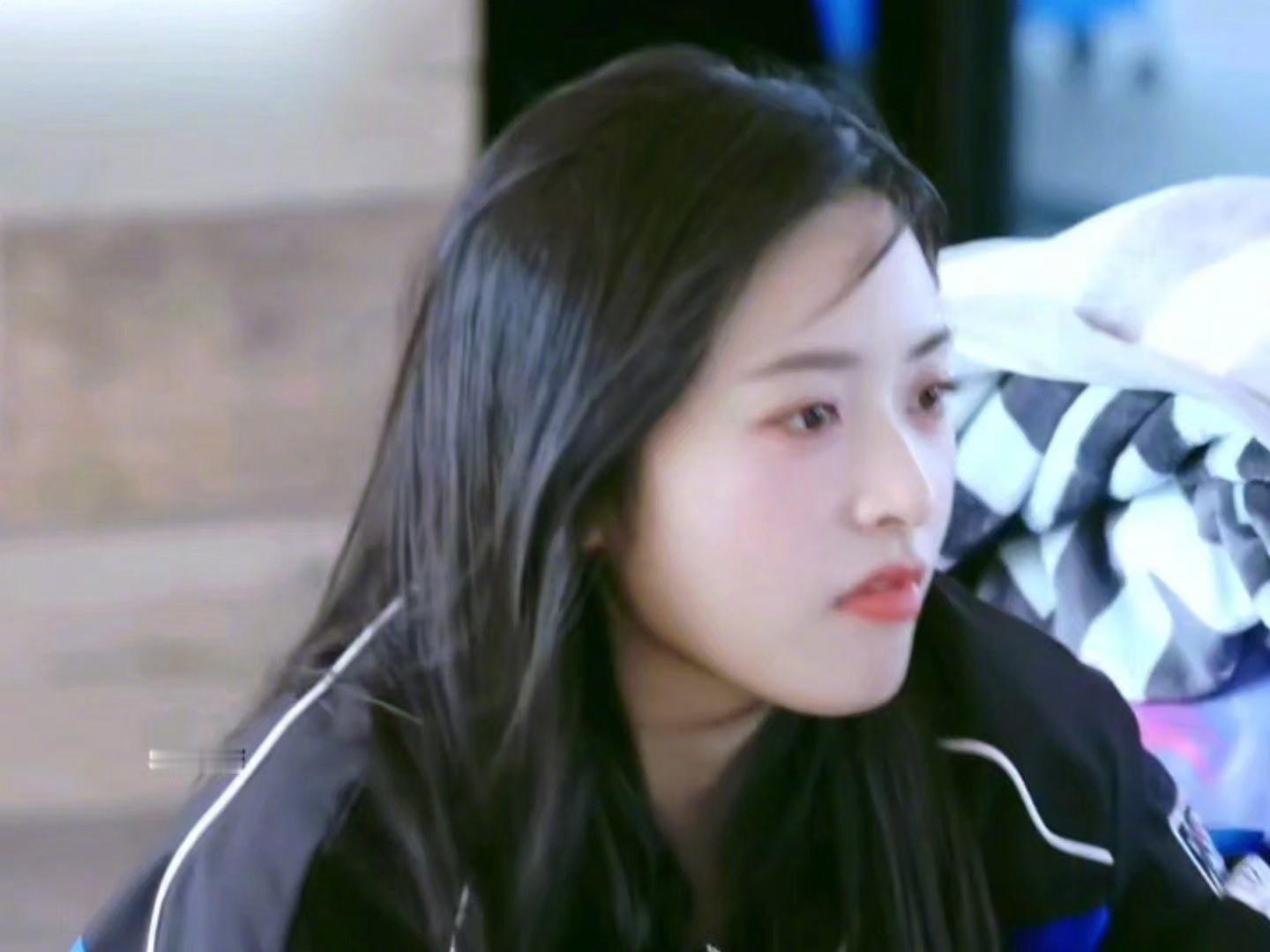 “听说台里来了一个超可爱的小实习生”沈月晒8年前照片