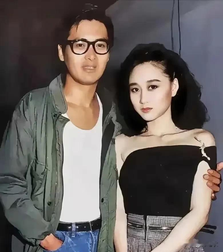 周润发和利智李连杰私底下关系都很好，李连杰都亲口说过他们私底下是好朋友。

就网