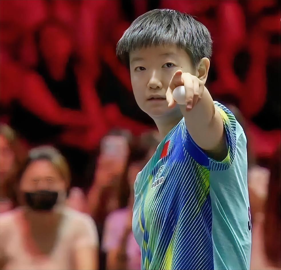 一次赛场风波，让大家再一次认识了孙颖莎！

女单1/16决赛，出现了这样一个小插