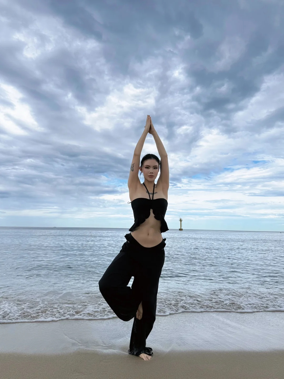 和鬼怪一起做yoga🧨