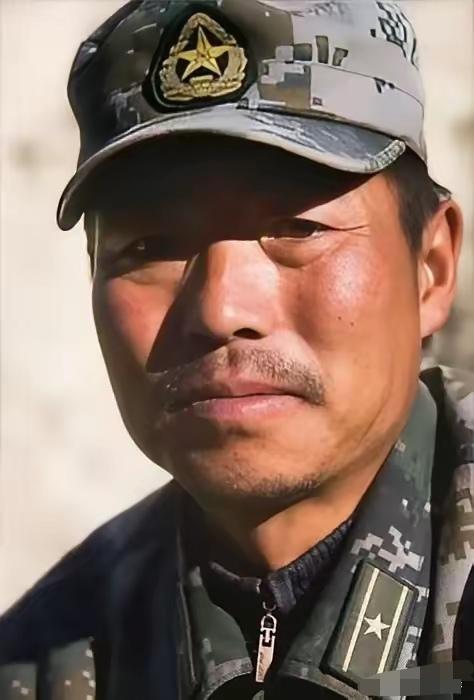 祁发宝，男，汉族，1979年3月生，中共党员，乌鲁木齐陆军学院步兵指挥专业毕业，
