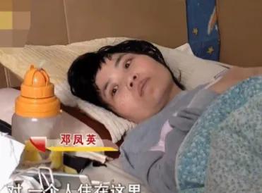 34岁云南女子瘫痪在床，无父无母，相恋12年的男友，每天给她做饭洗澡，对她不离不